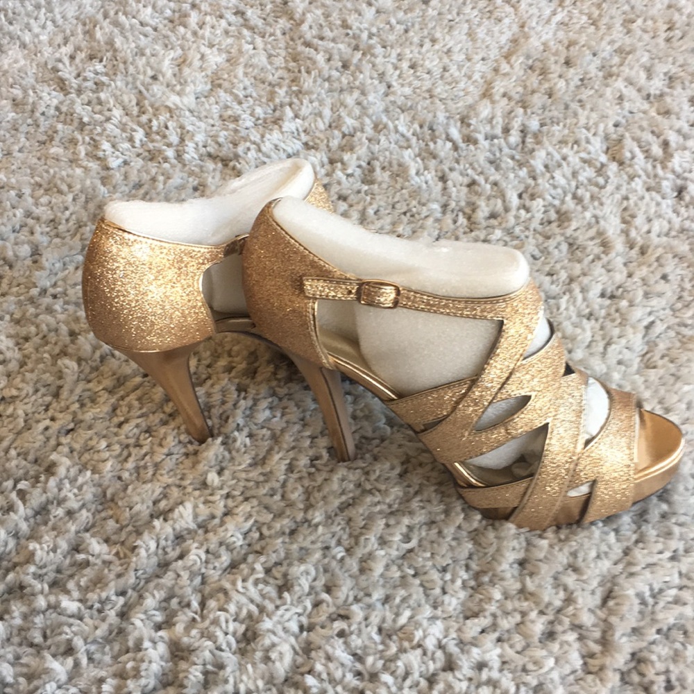 Gold Heels 🎉